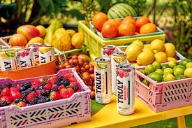 MOlman_Advertising_Fruit_Pile_Hero_Wild_Berry_55200751