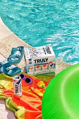 MOlman_Advertising_Truly_Pool_Accesories_Pool_Party_Pack_58850756